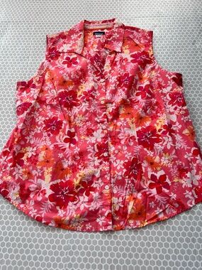 Basic Editions Red Pink Floral Sleeveless Button-Down Shirt